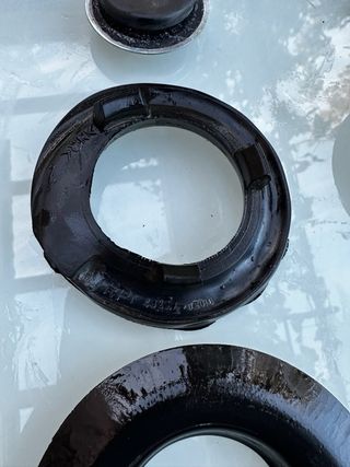 Soporte caja de muelle y Copela Toyota Yaris 2007