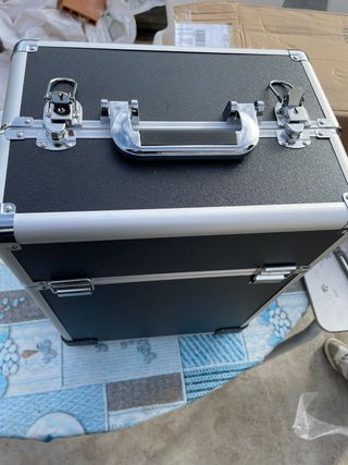 Maletín de maquillaje con ruedas