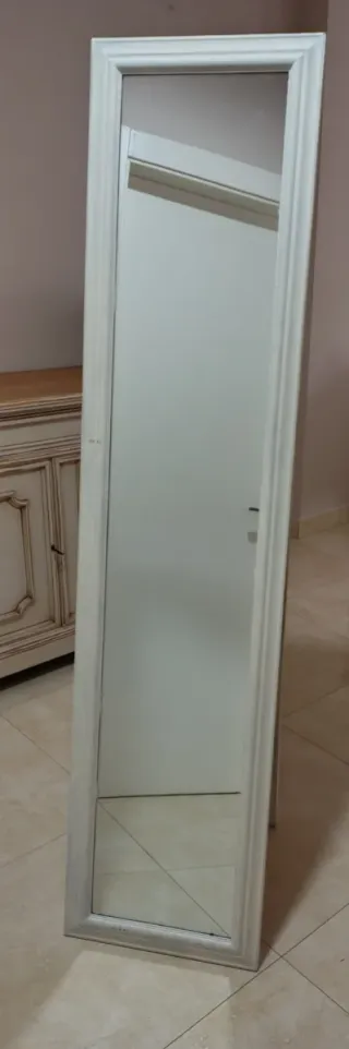 Specchio a figura intera in legno e vetro