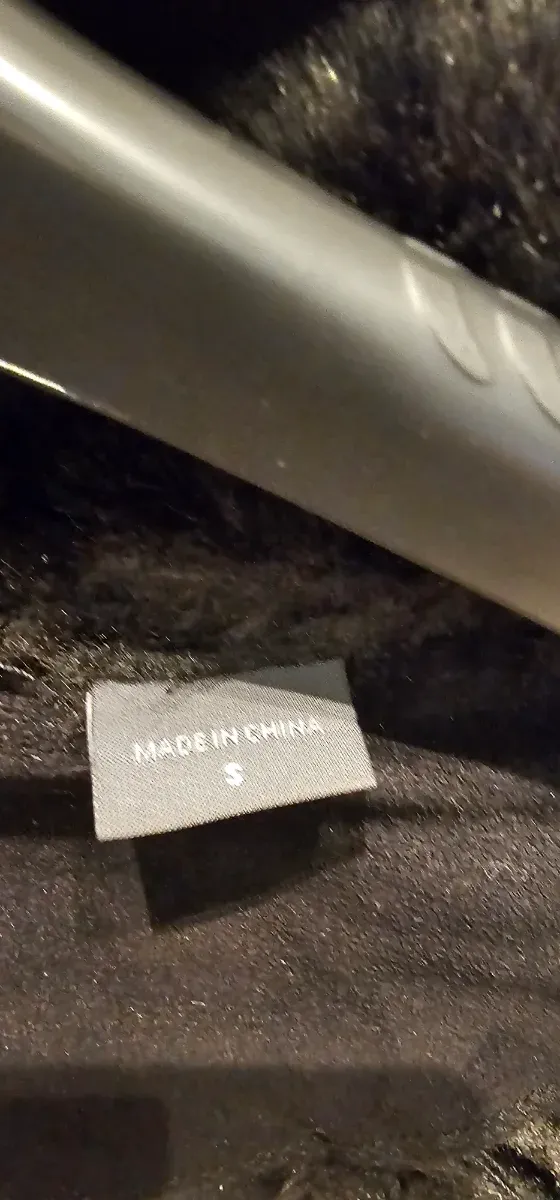 Abrigo Armani Exchange negro con capucha