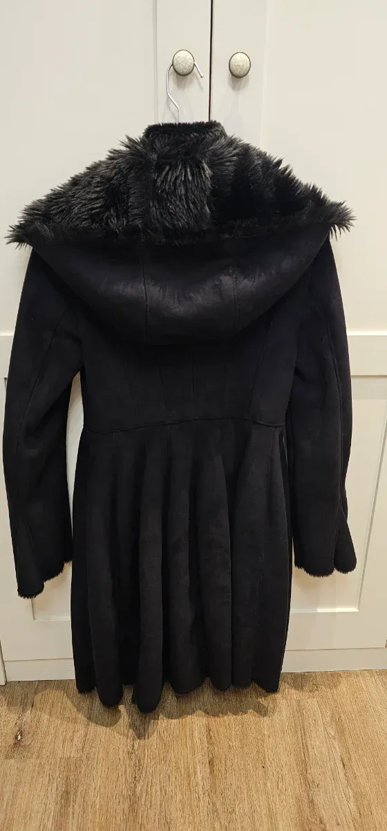 Abrigo Armani Exchange negro con capucha