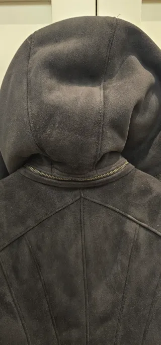 Abrigo Armani Exchange negro con capucha