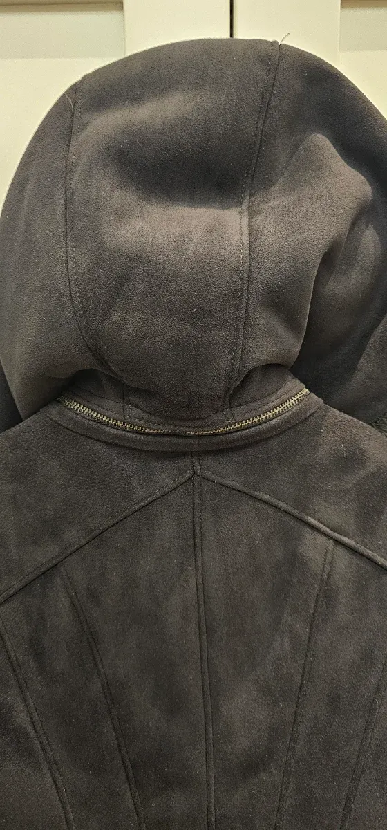 Abrigo Armani Exchange negro con capucha