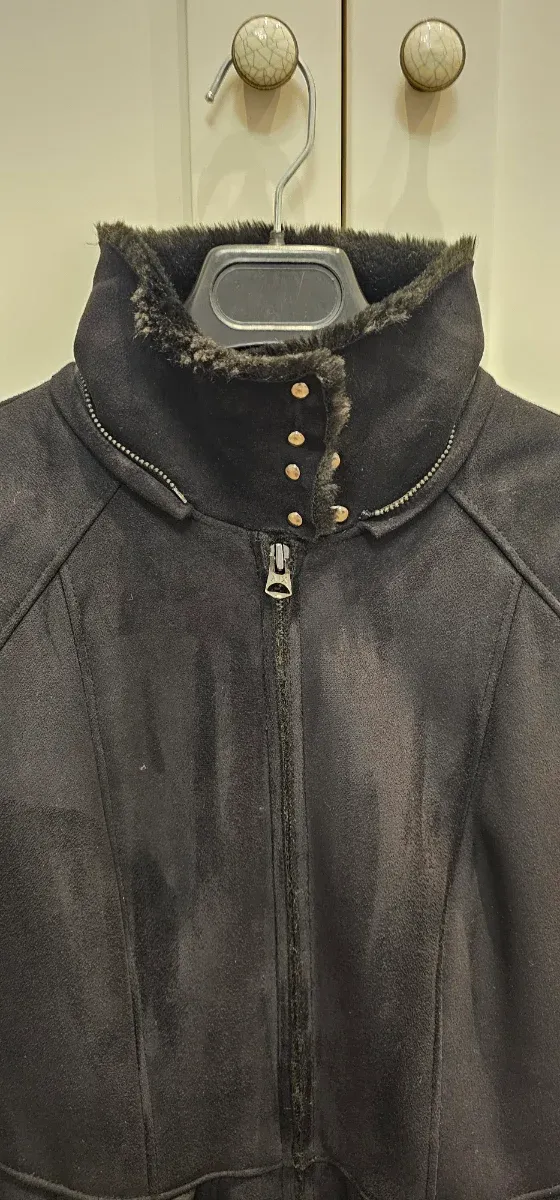 Abrigo Armani Exchange negro con capucha