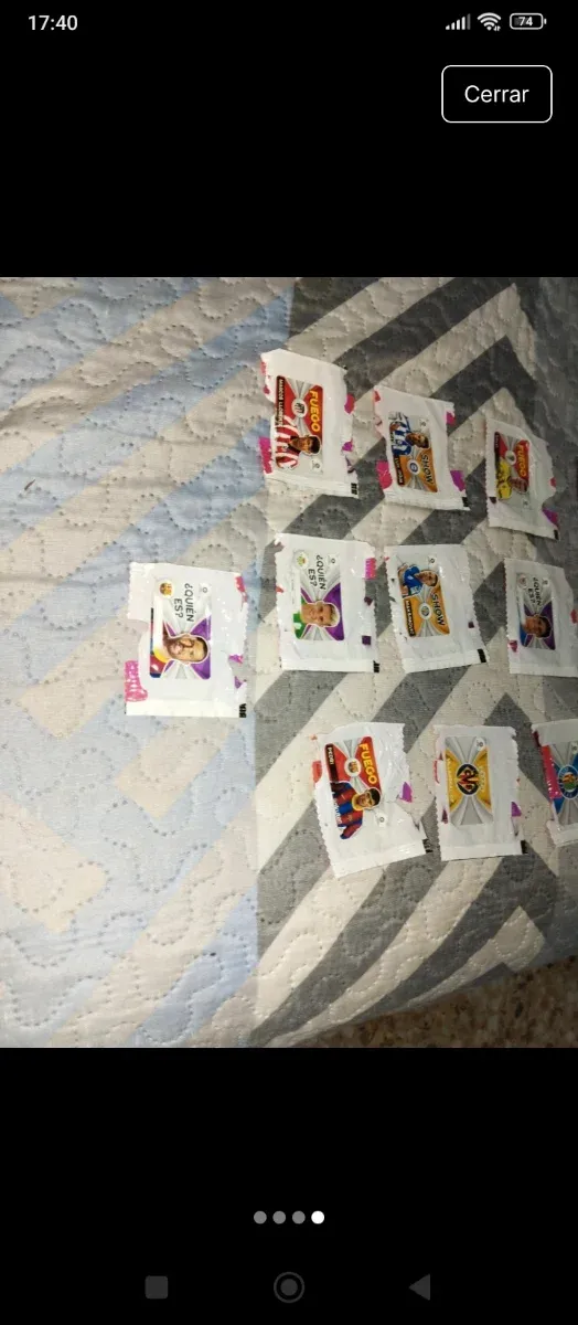 Cartas e adesivos colecionáveis