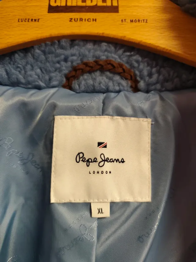 Abrigo de chica talla XL de Pepe Jeans.