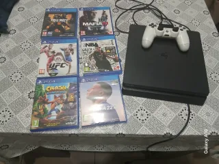 PS4 (PlayStation 4) Negra + 6 Juegos+1 mando