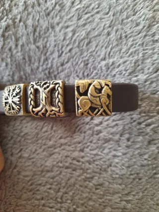 Pulsera Vikinga de Cuero y Metal Dorado