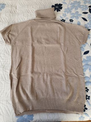 Jersey Mango cuello alto manga corta beige