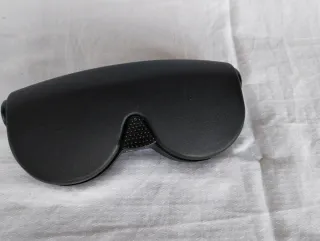 Porta occhiali a scatto nero