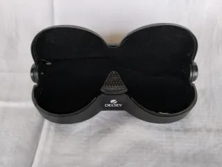 Porta occhiali a scatto nero