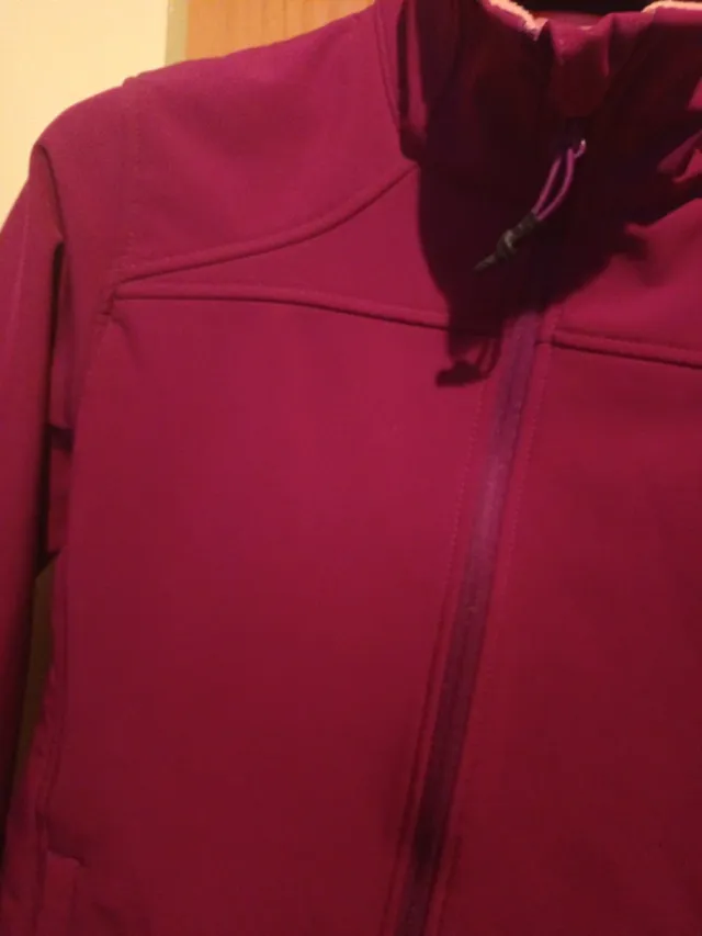 Cazadora deportiva granate talla M