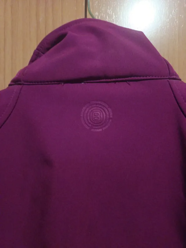 Cazadora deportiva granate talla M