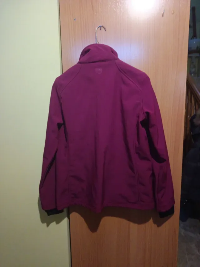 Cazadora deportiva granate talla M