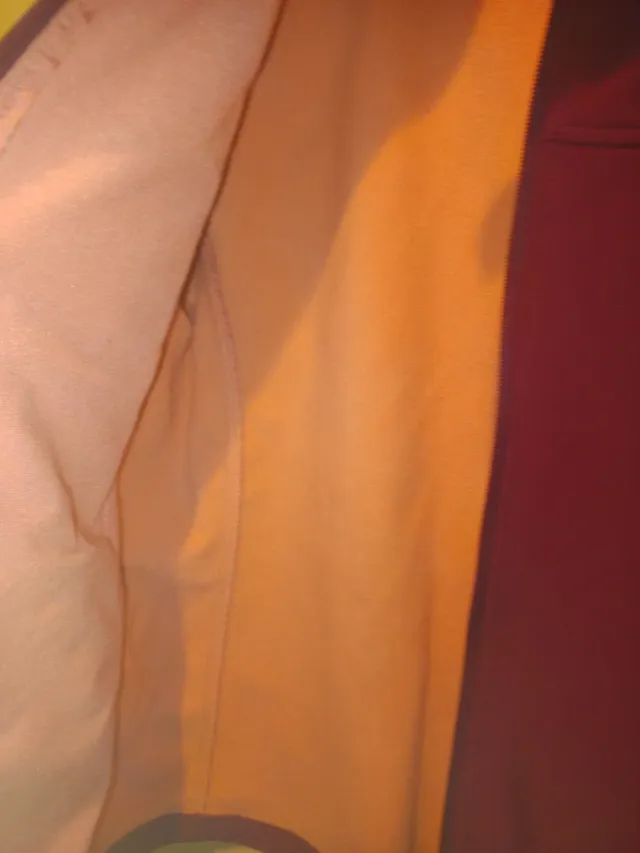 Cazadora deportiva granate talla M