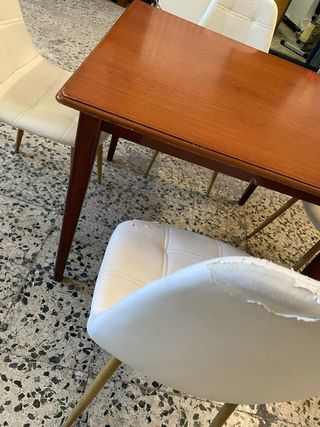Mesa de comedor con 4 sillas