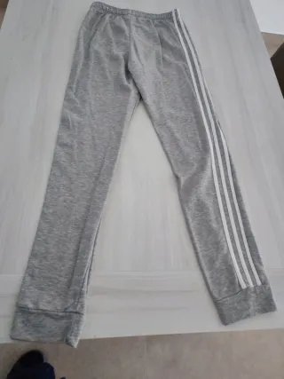 Pantalón chándal Adidas gris