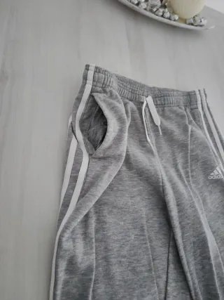 Pantalón chándal Adidas gris