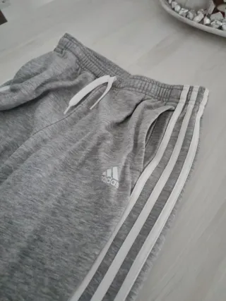 Pantalón chándal Adidas gris