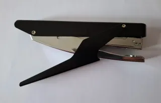 Grapadora Tenaza Disnak Negra