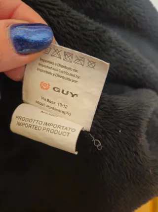 Giubbotto nero con cappuccio