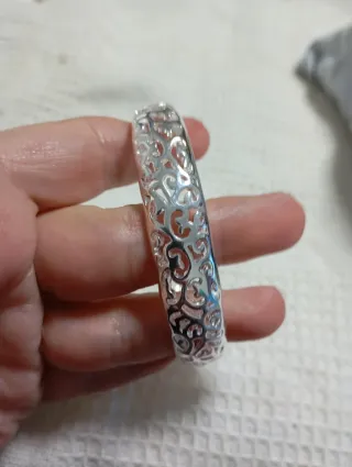 Brazalete de plata con diseño calado