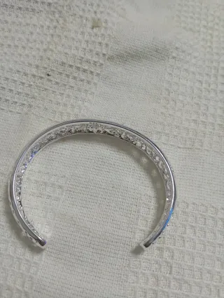 Brazalete de plata con diseño calado