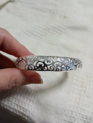 Brazalete de plata con diseño calado