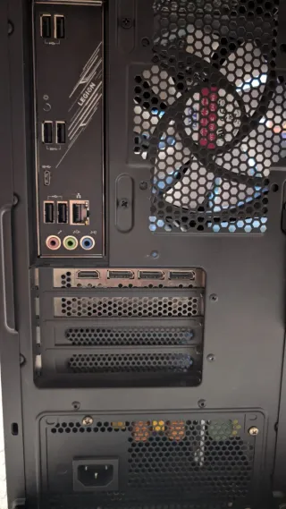 Torre Gaming Lenovo Legion sin sistema operativo