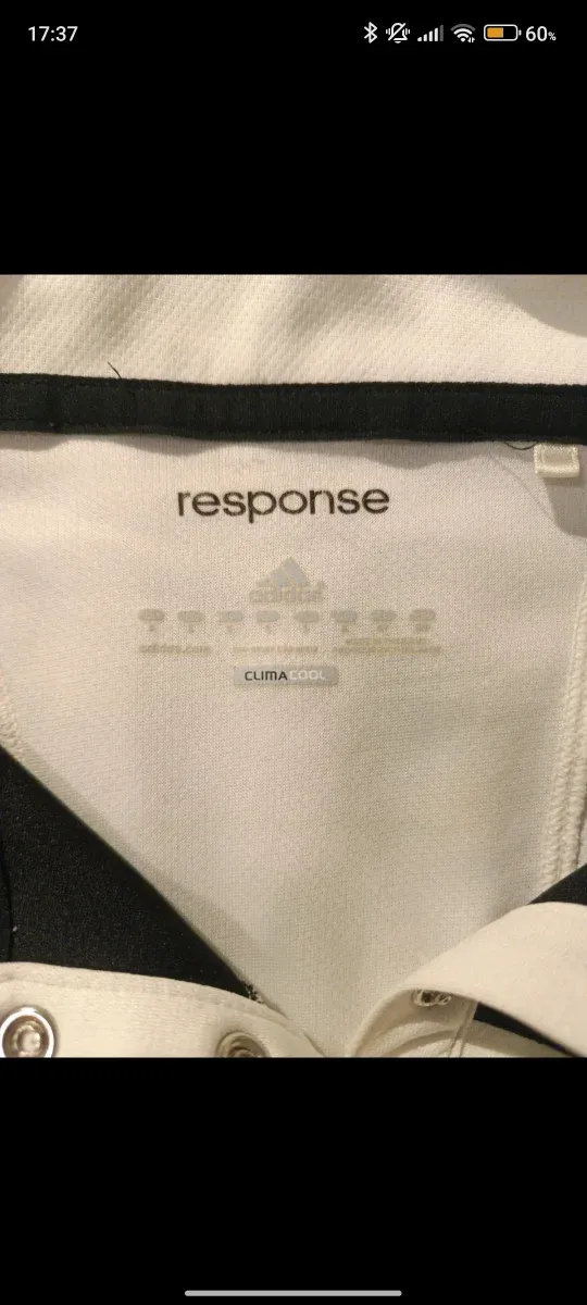 Camiseta deportiva Adidas blanca y negra