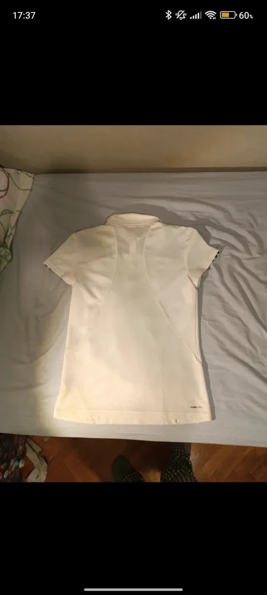 Camiseta deportiva Adidas blanca y negra