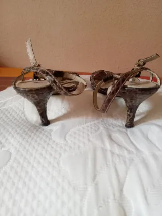 Sandalias de serpiente