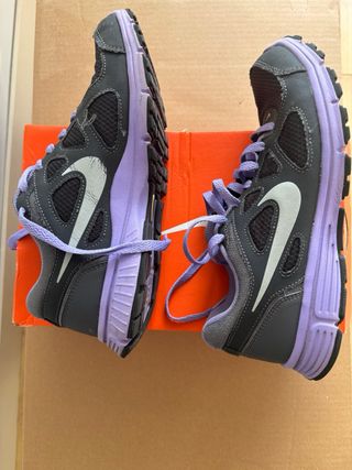 Zapatillas Nike Gris y Morado