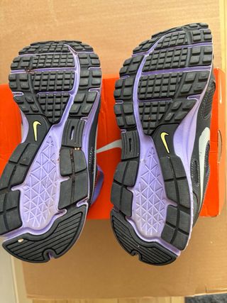 Zapatillas Nike Gris y Morado