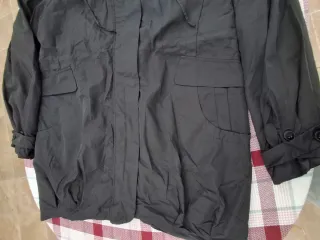 Chaquetón cortavientos T XL. Medidas en descripció