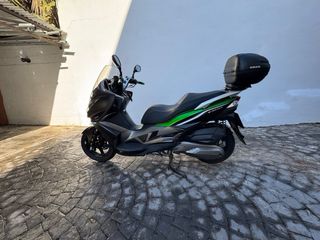 Kawasaki J300 Negra y Verde