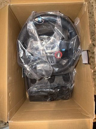 Consola PS4 Pro + Volante Logitech + 14 Juegos