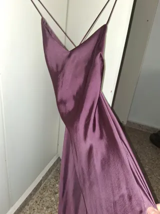 Vestido satén tirantes morado