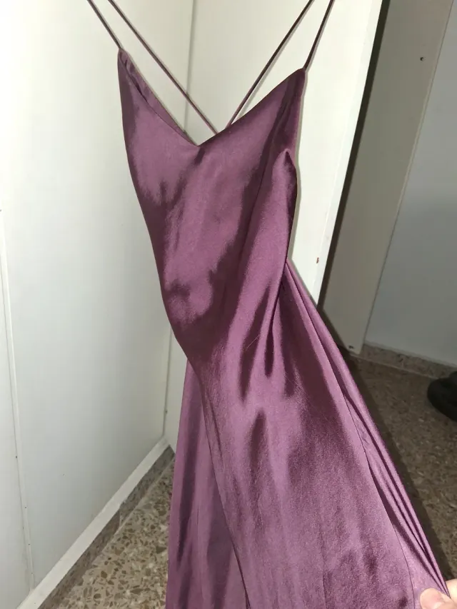Vestido satén tirantes morado
