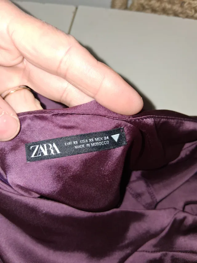 Vestido satén tirantes morado