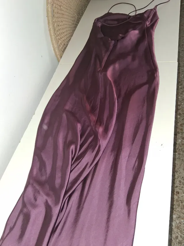 Vestido satén tirantes morado