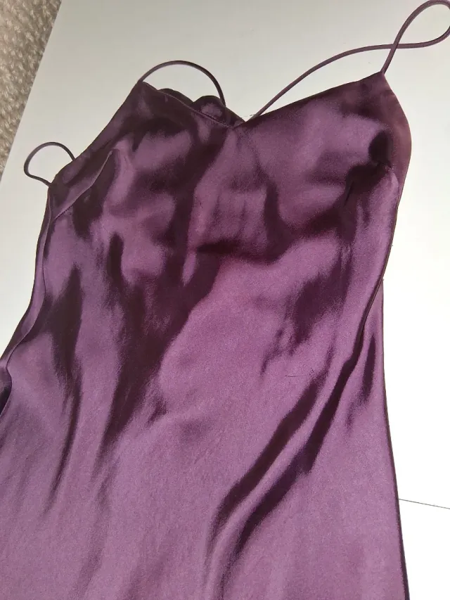 Vestido satén tirantes morado