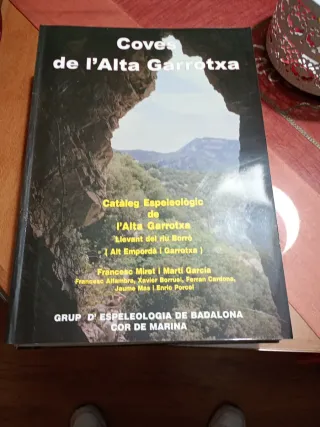 Revista Coves de l'Alta Garrotxa espeleologia