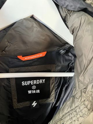Chaqueta Superdry verde oliva con capucha