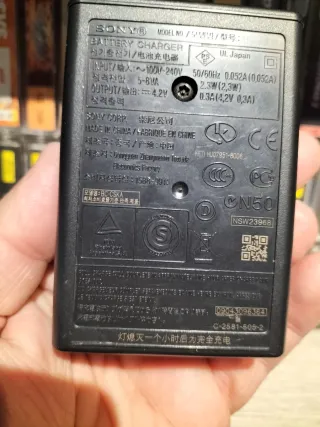 Caricabatterie per fotocamere digitali Sony, Nikon, Casio