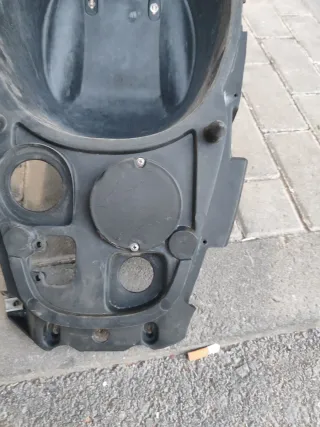 Baúl portacasco Aprilia Sonic