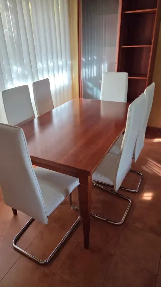 Mesa Comedor Madera y 6 Sillas Piel