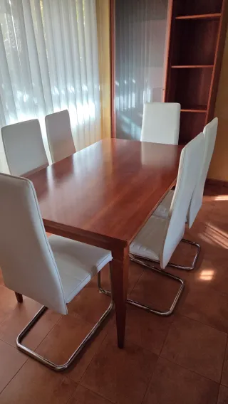 Mesa Comedor Madera y 6 Sillas Piel