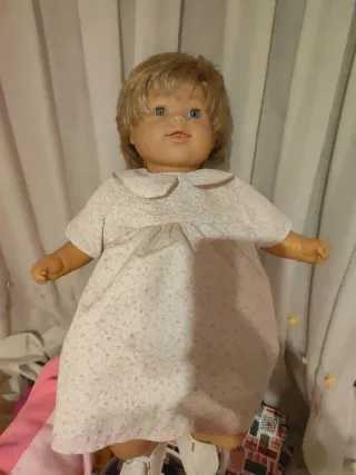 Muñeca antigua en perfecto estado.