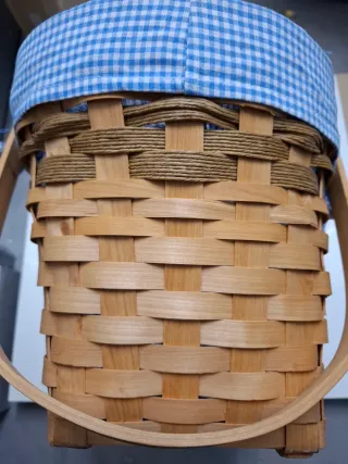 Cesta de picnic de mimbre con forro azul